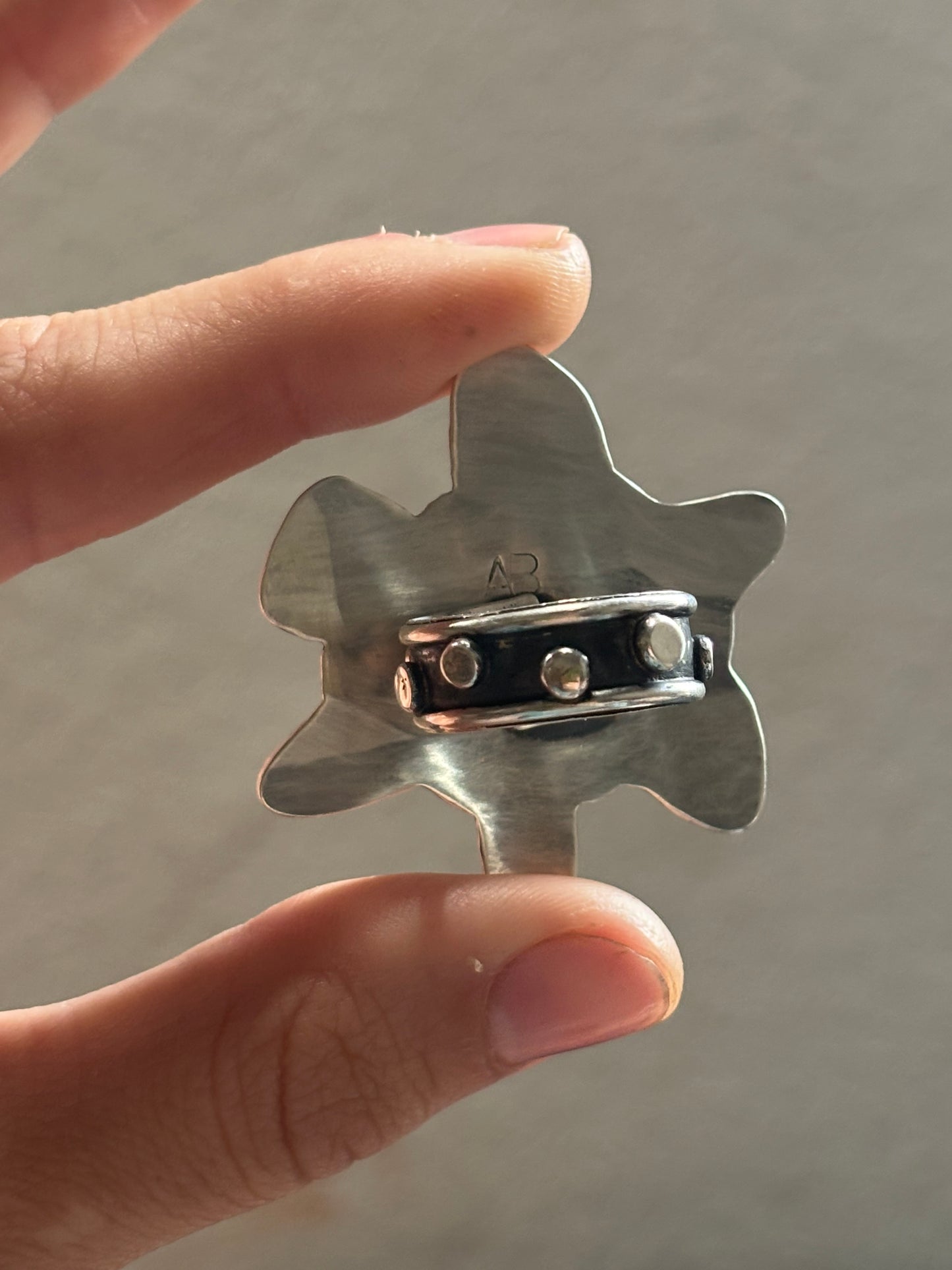 Flower power ring (adjustable)