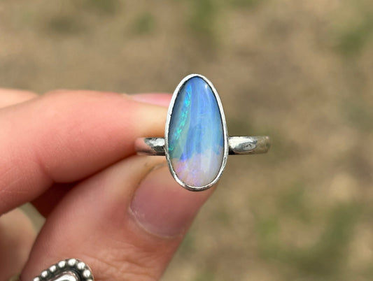 Striped Australian Opal size 6 3/4