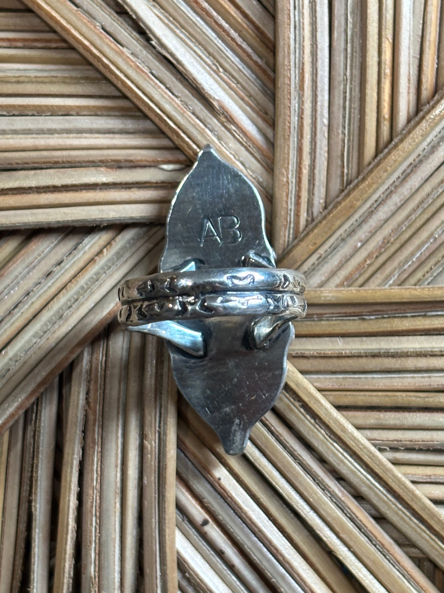 3 stone ring size 9
