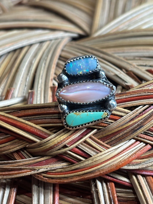 3 stone ring size 6