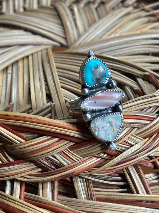 3 stone ring size 9