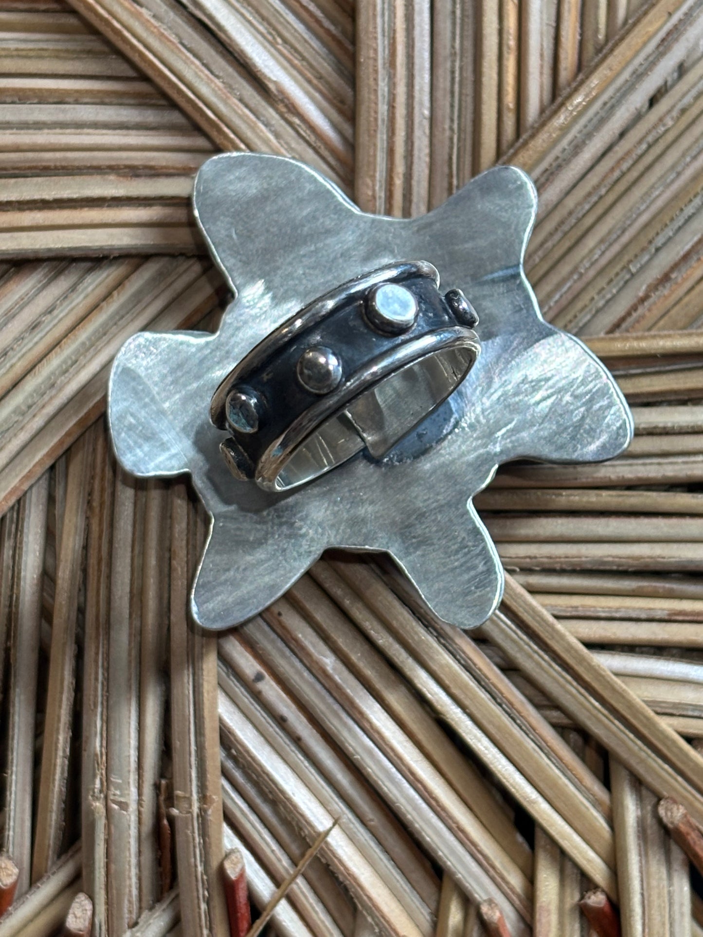 Flower power ring (adjustable)