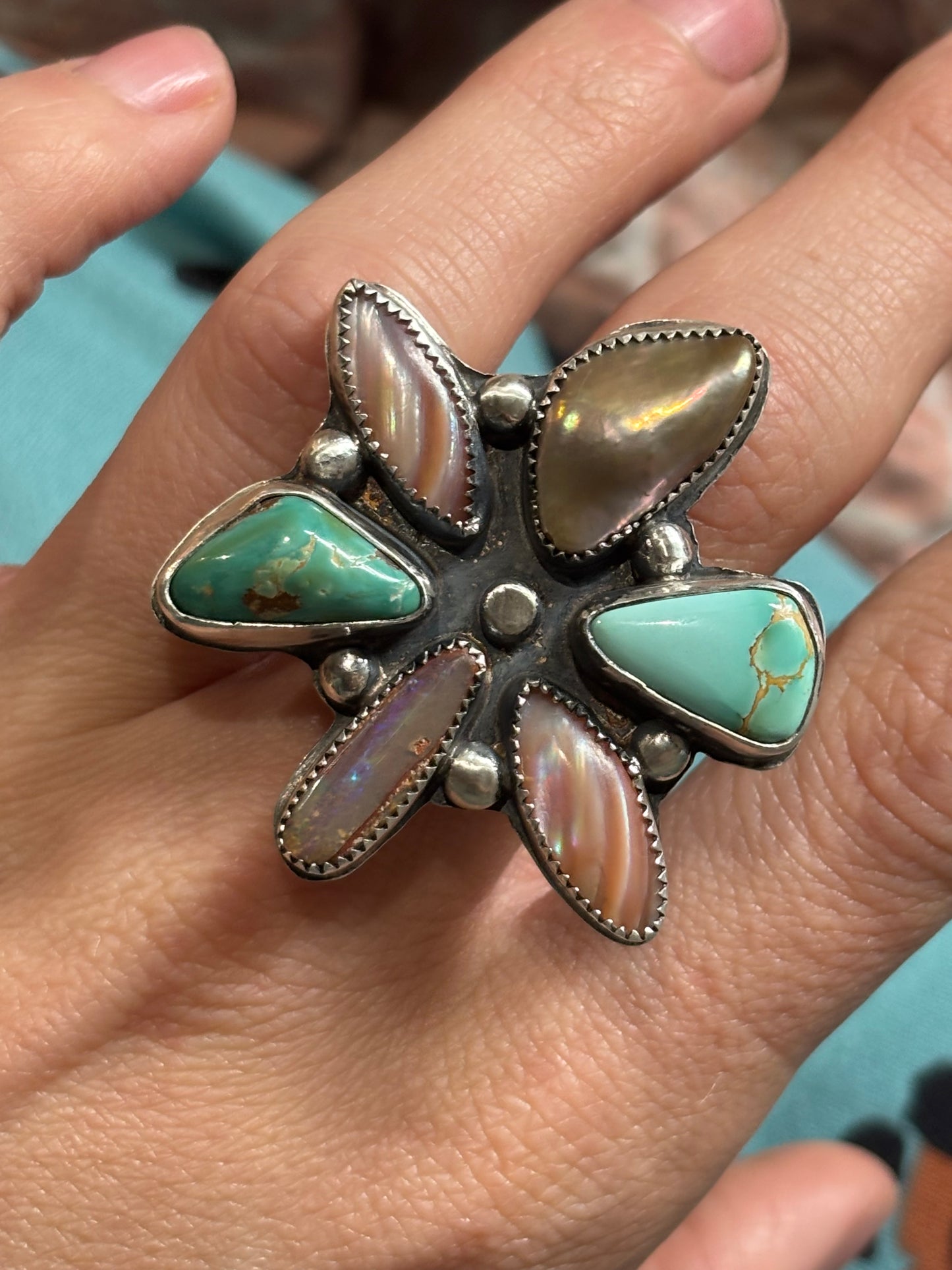 Flower power ring (adjustable)
